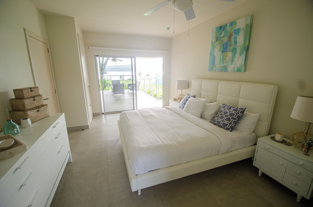 Panoramic Condo, 2 Bedrooms, Kitchen, Ocean View thumbnail 5