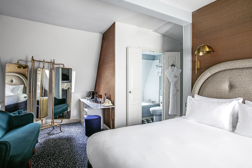 Room (Sous les Toits 3)
