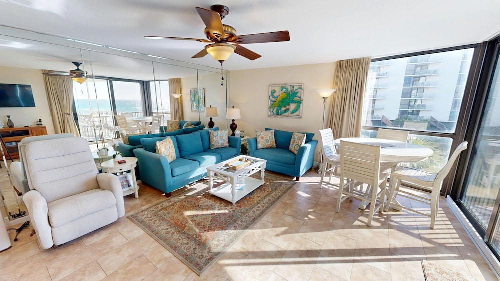 Condo, 2 Bedrooms