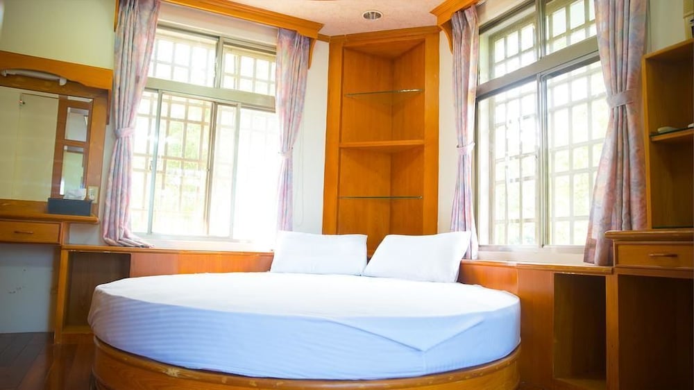 Quadruple Room, Private Bathroom, Mountain View photo 3