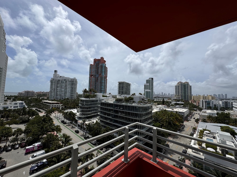 Studio, 2 Double Beds, City View thumbnail 5