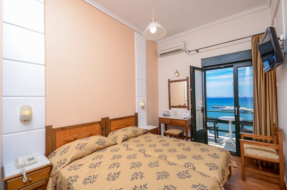Standard Twin Room (Port View)