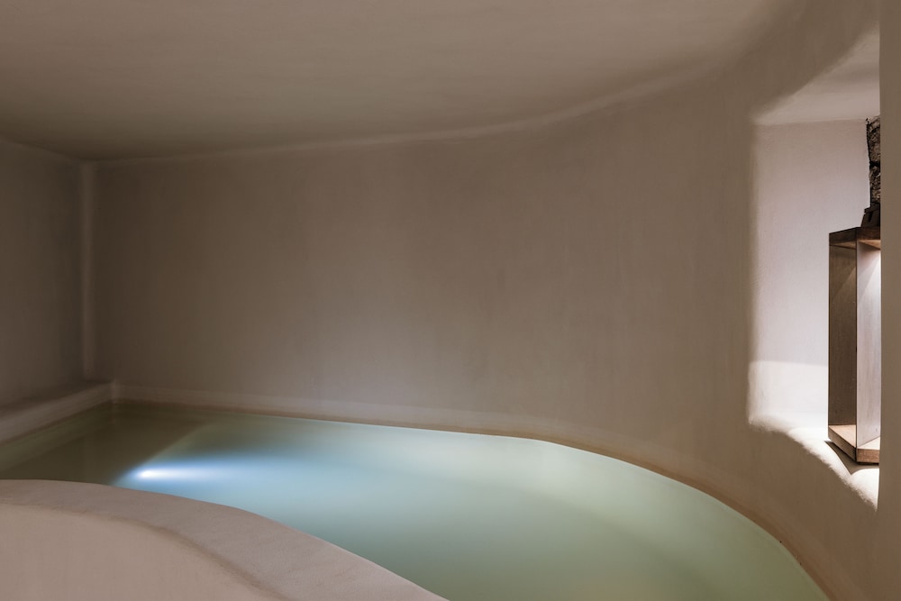 Signature Suite, Jetted Tub, Sea View - Photo 28
