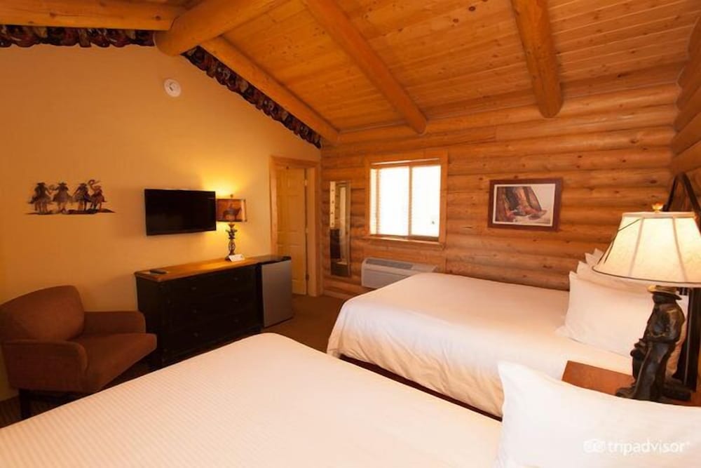 Superior Cabin, 2 Queen Beds photo 1