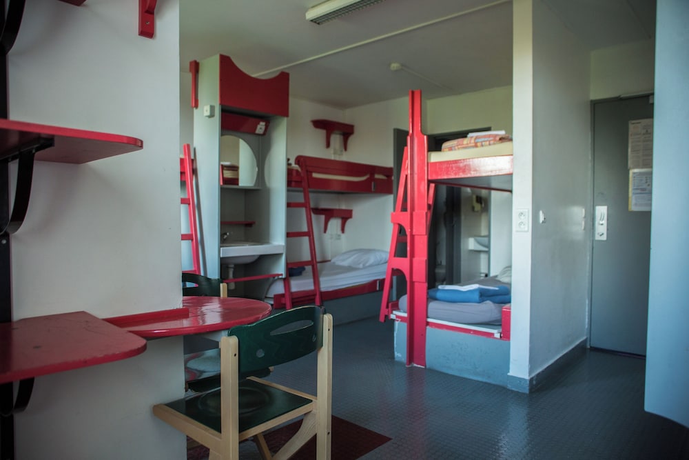 Bed in 9-Bed Male Dormitory Shared Bathroom photo 3