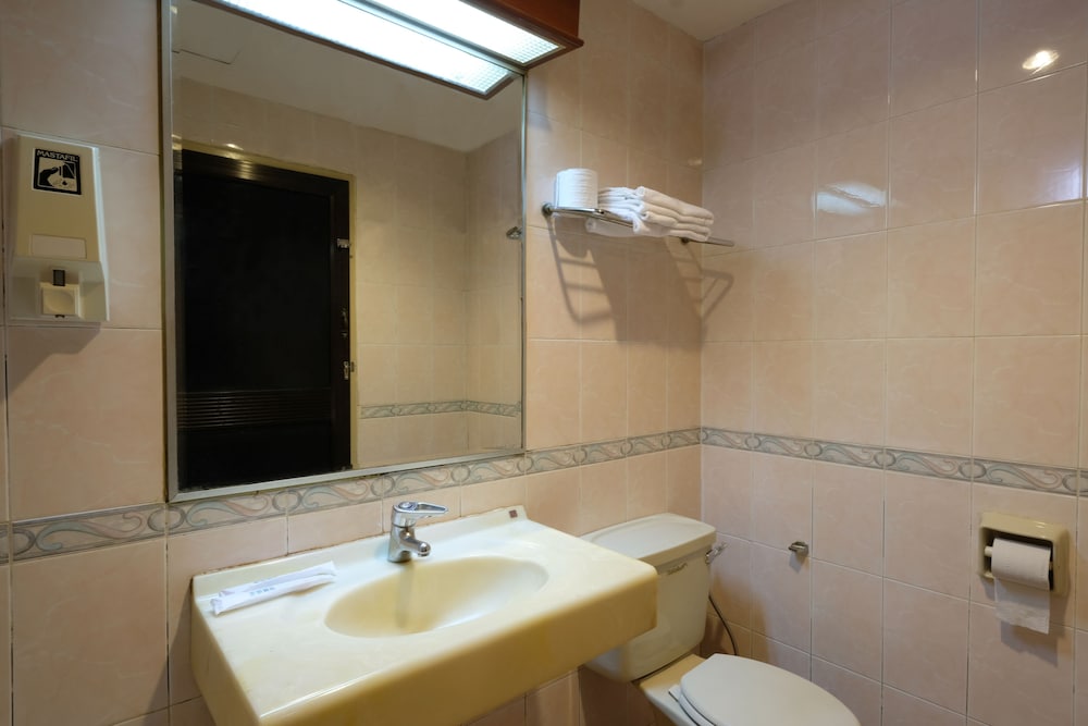 Standard Triple Room, Multiple Beds photo 2