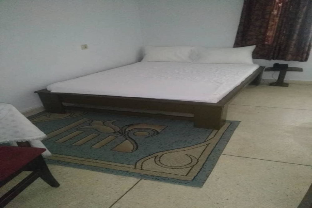 Deluxe Room, 1 Queen Bed, Non Smoking photo 2