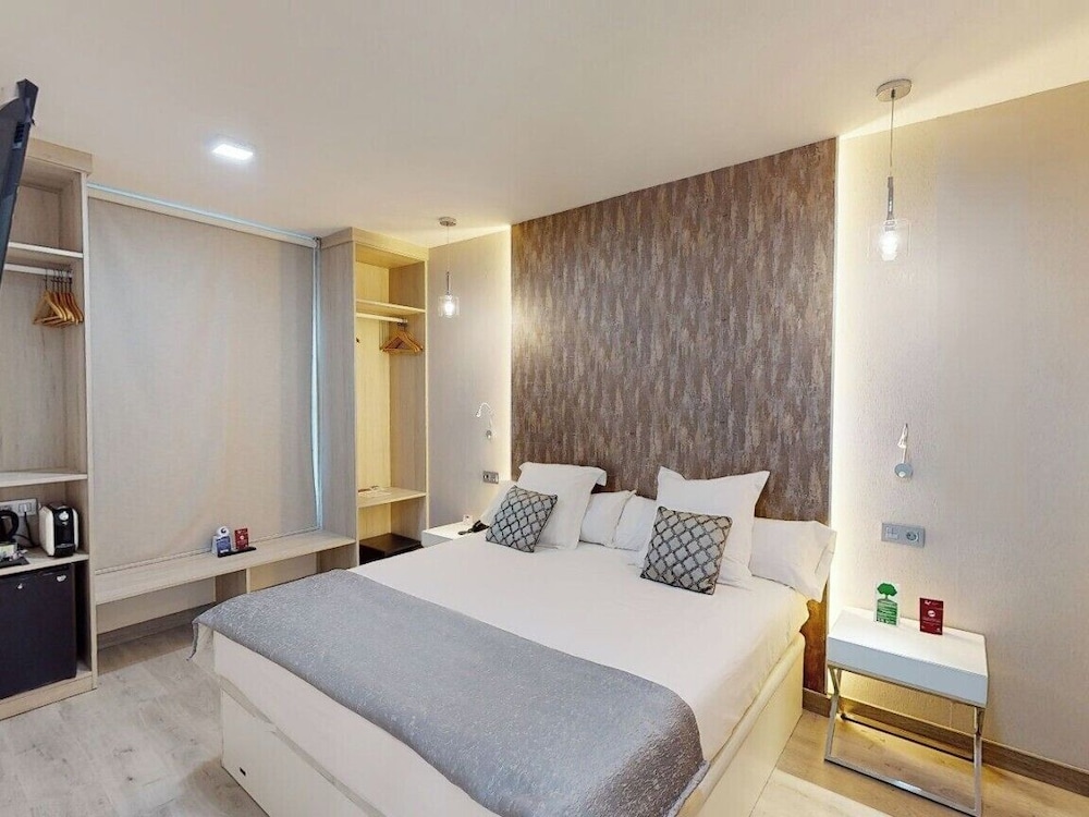 Standard Quadruple Room - Photo 2