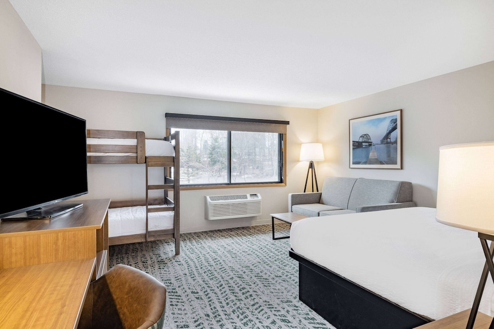 Suite, Multiple Beds, Non Smoking photo 1
