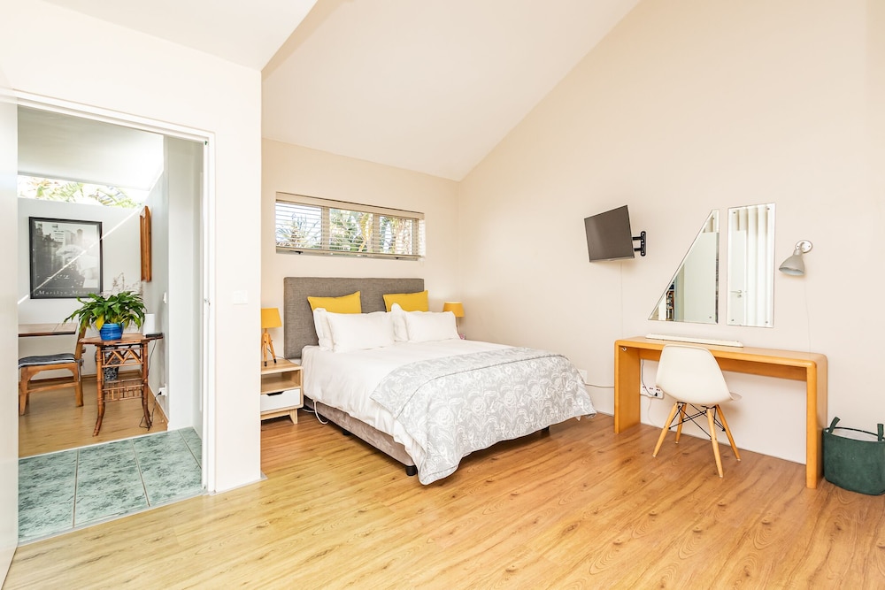 Business Room, 1 Bedroom - Photo 1