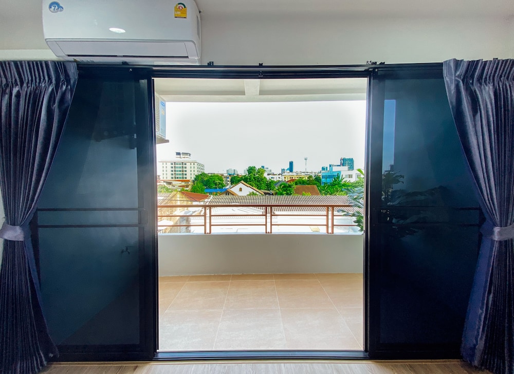Large Studio Apartment Sukhumvit photo 3