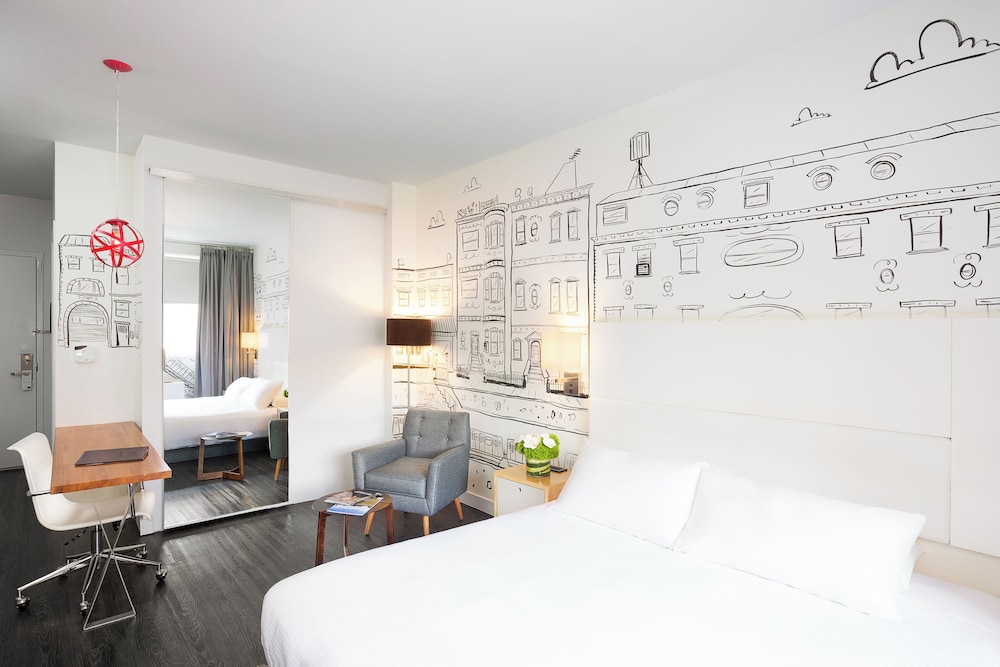 Deluxe Room, 1 King Bed - Photo 2