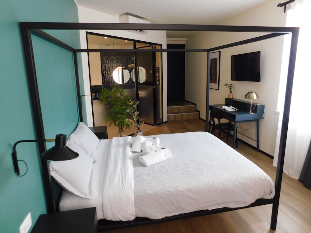 Deluxe Suite photo 2