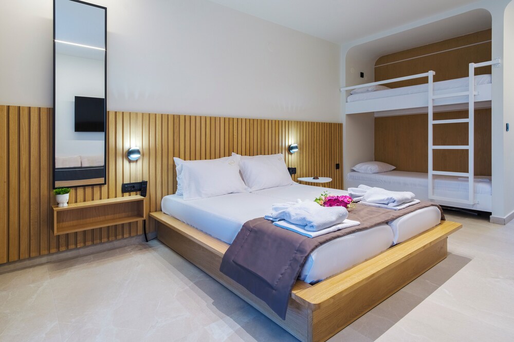 Luxury Suite, Multiple Beds, Accessible, Non Smoking photo 1