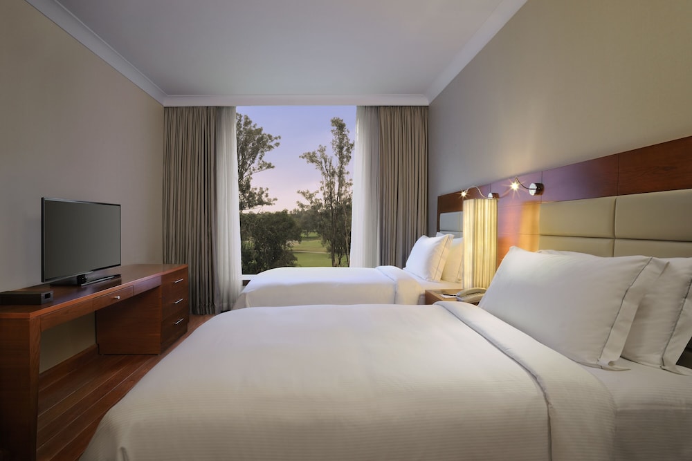 Twin Deluxe Pool Or Golf View with Sofa cum Bed, Bathtub, 15% disc on F&B,Spa photo 2