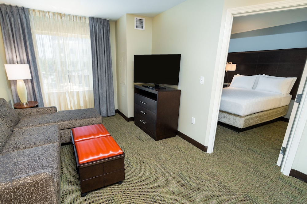 Suite, 1 Bedroom, Kitchen - Photo 8