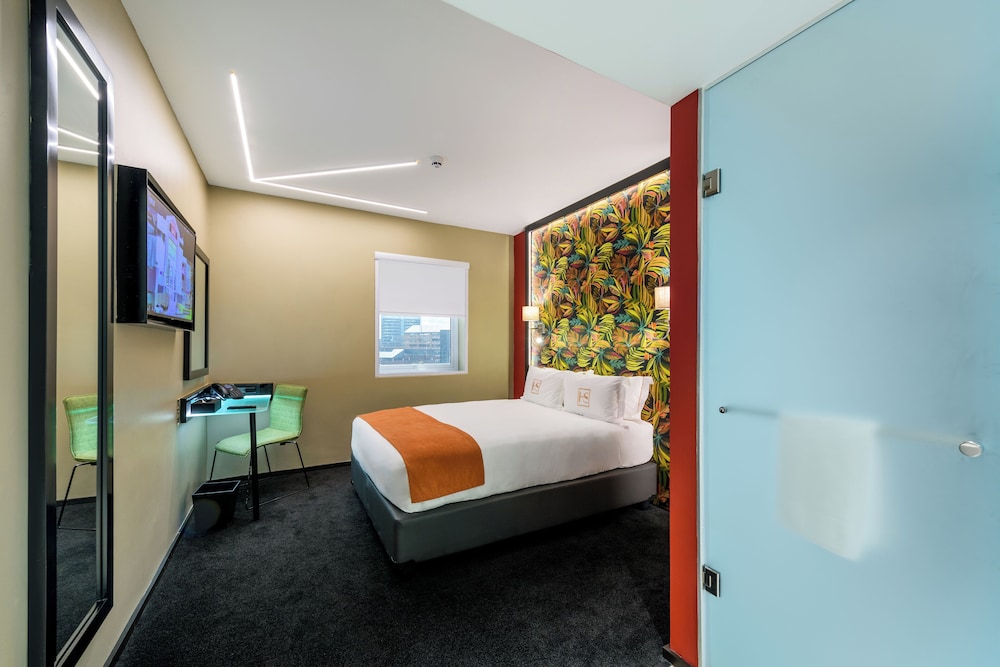 Junior Executive Queen Room - Photo 3