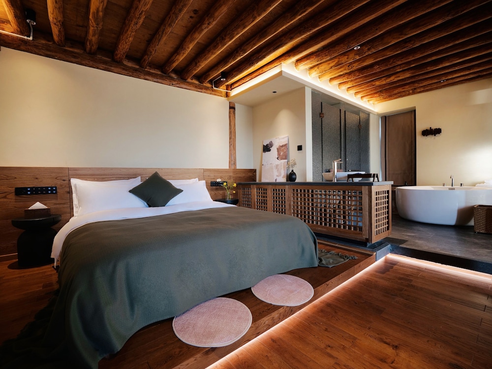Double Room, 1 Queen Bed, Sea View photo 1