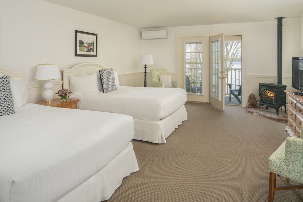 Deluxe Room, 2 Queen Beds, Balcony, Ocean View (Lodge - Ocean View with Two Queen Bed)