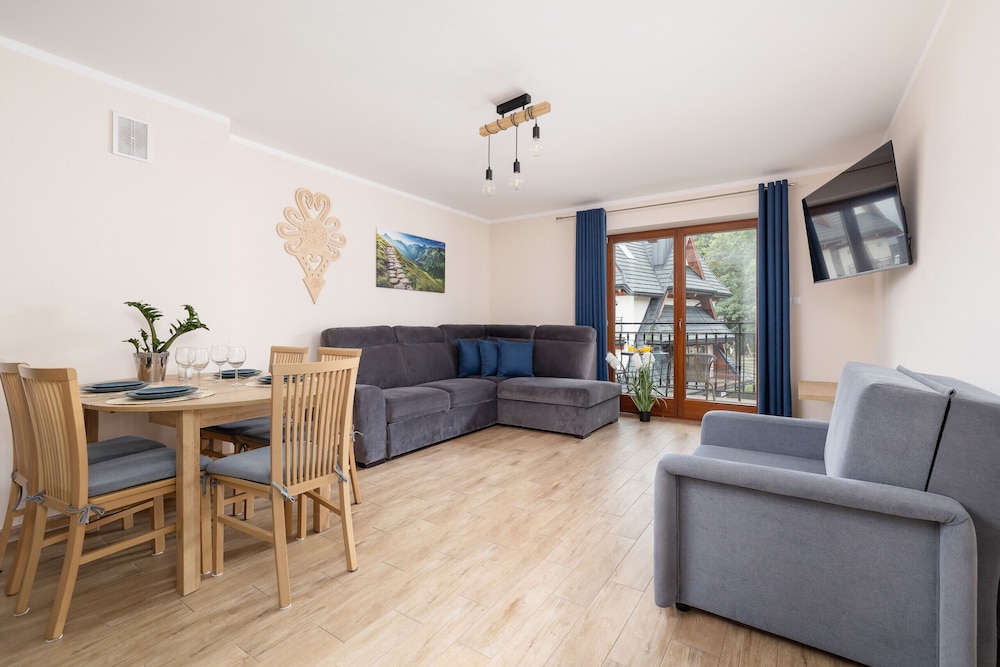 Apartment, 1 Bedroom, Balcony, Mountain View