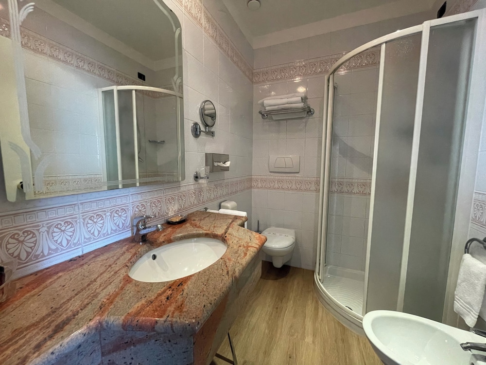 Superior Quadruple Room, Partial Sea View, photo 6