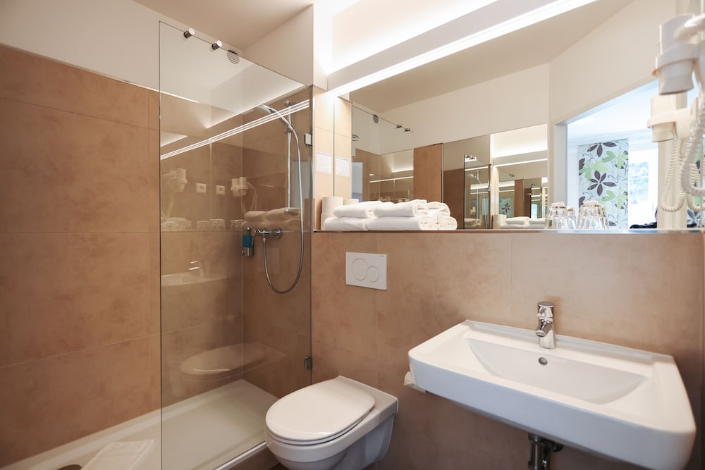 Double Room - Photo 6
