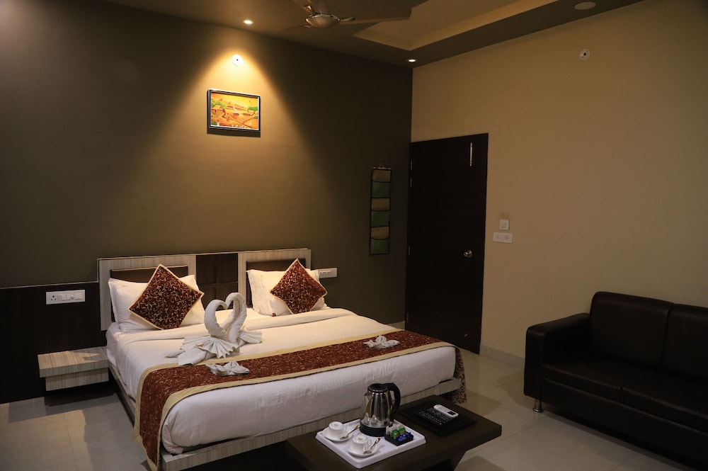 Luxury Room, 1 King Bed, Balcony, Mountain View photo 1