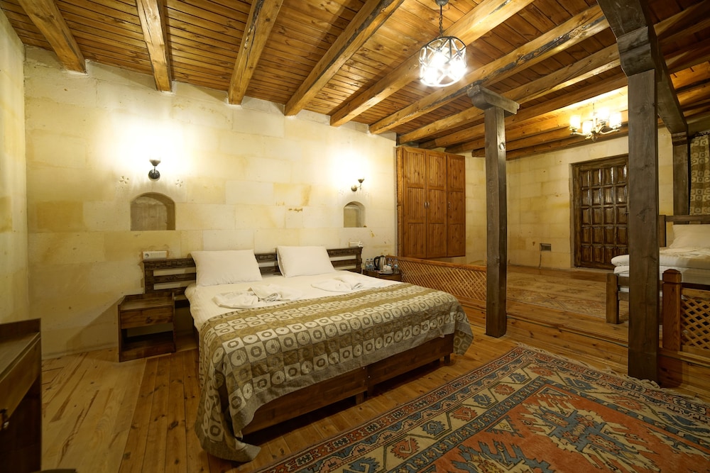 Deluxe Quadruple Room, Jetted Tub (Wooden) - Photo 2