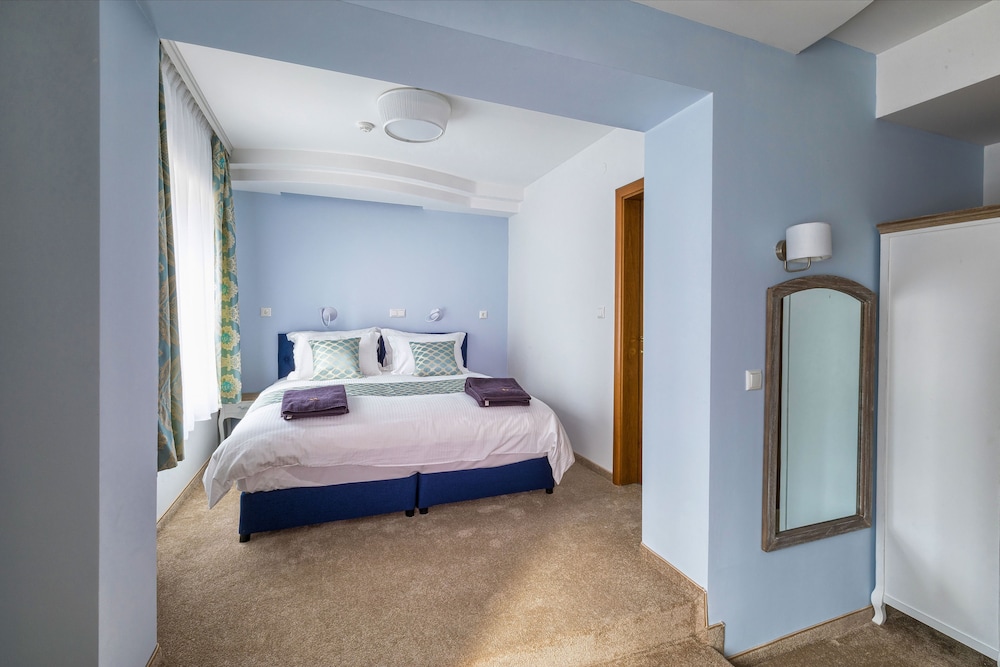 Standard Double Room - Photo 3