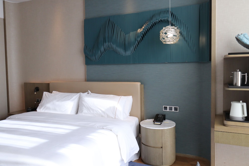 Room, 1 King Bed (Renewal Room, World Expo City View) photo 3