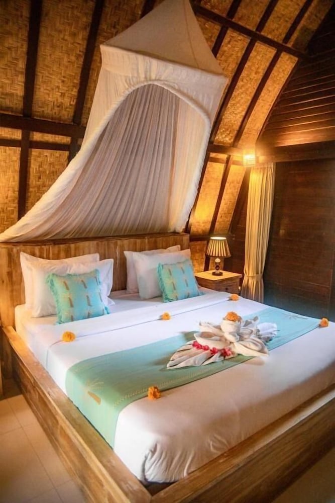 Superior Double Room, 1 King Bed, Non Smoking, Pool View