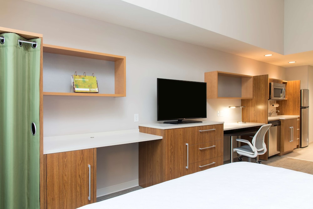 Studio, 1 King Bed with Sofa bed, Accessible, Bathtub (Mobility & Hearing) photo 2