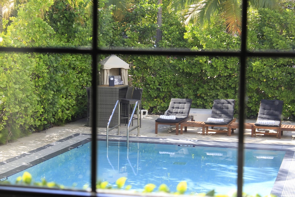Luxury Double Room, 1 King Bed, Pool View - Photo 12