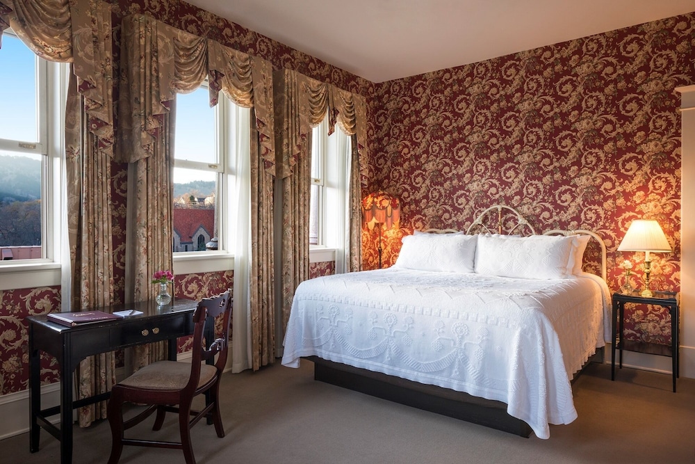 Elite Room, 1 King Bed - Photo 2