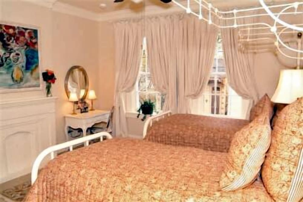 Carriage House10