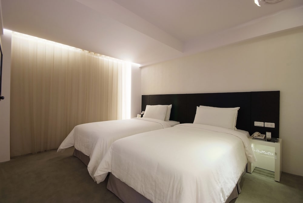 Business Twin Room, No Windows