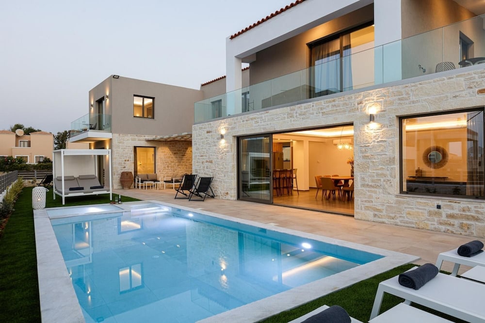 Villa photo 2