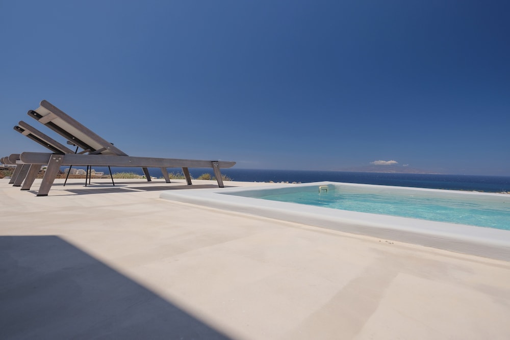 Deluxe Suite One Bedroom Sea View with Plunge Pool - Photo 14