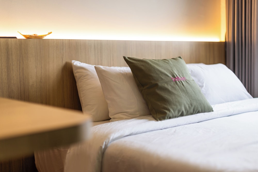 Superior Studio, 1 King Bed photo 2