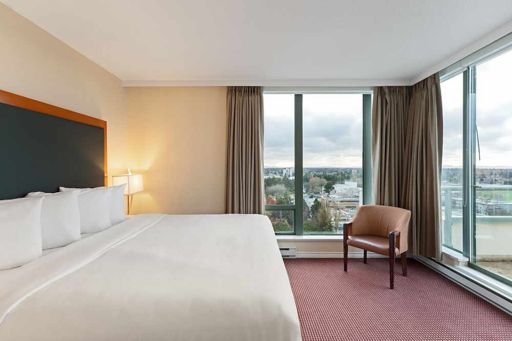 Family Suite with Sofa Bed - Photo 5