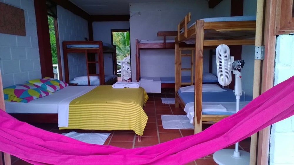Triple Room, Multiple Beds, Non Smoking photo 2