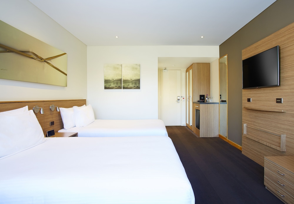 Standard Room, 2 Double Beds, City View - Photo 4