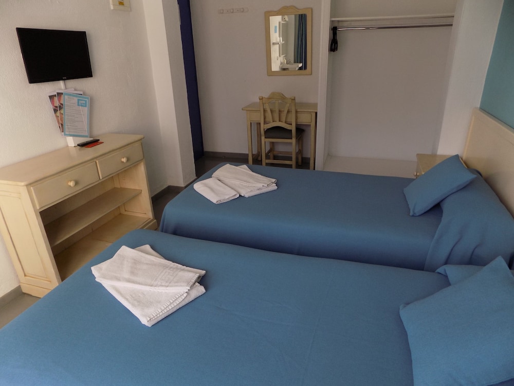 Standard Quadruple Room, Ensuite (con baño privado) photo 3