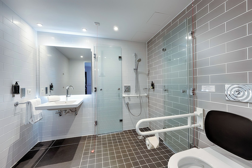 Twin Room, Roll-in Shower photo 2