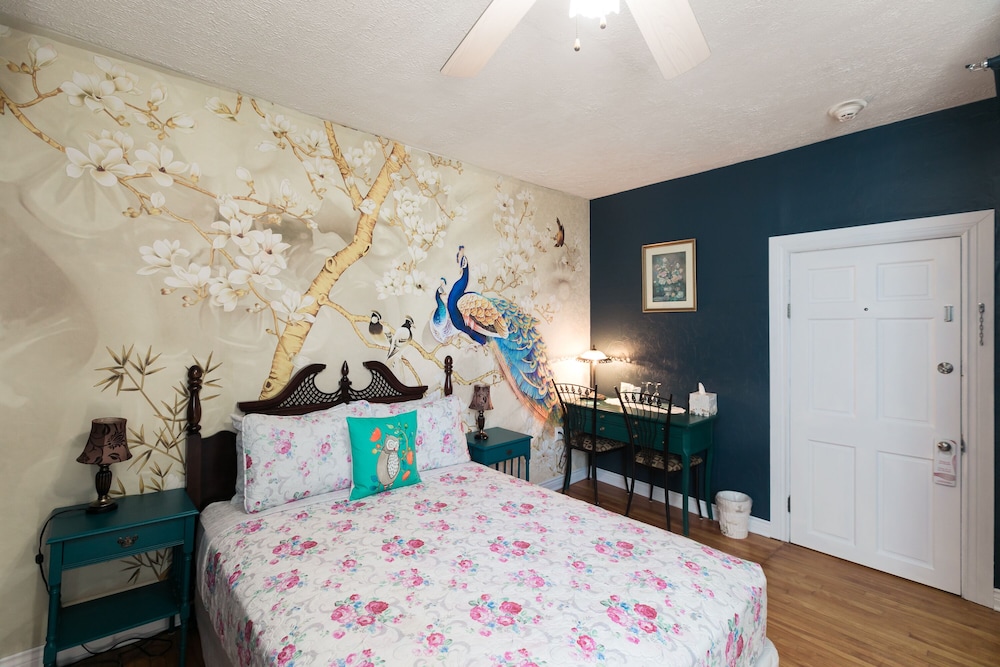 Double Room, 1 Queen Bed, Jetted Tub photo 1