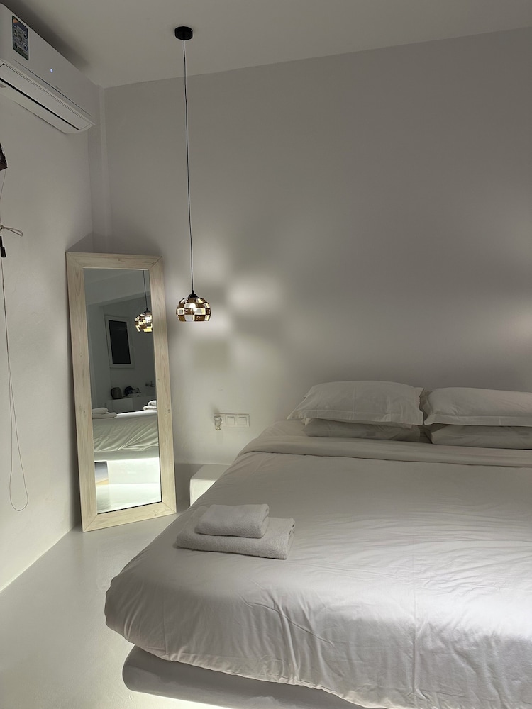 Budget Family Studio - Photo 5