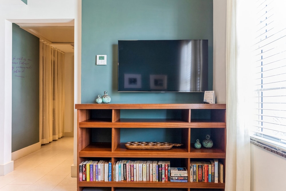 Two-Bedroom Apartment (Self Check-in) thumbnail 6