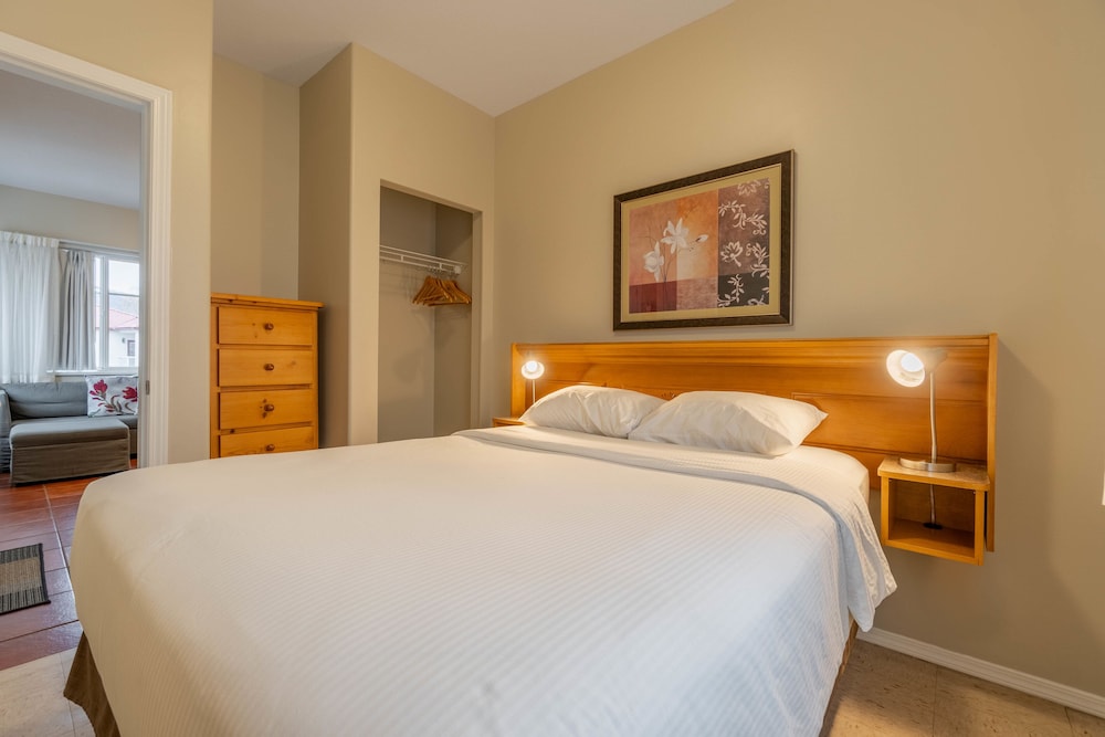 2 Bedroom Lakeview Suite photo 3
