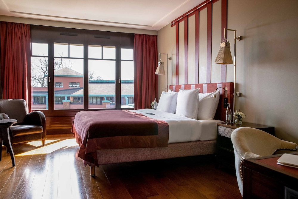 Executive Suite, 1 King Bed - Photo 3