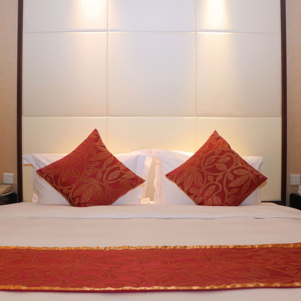 Superior Room, 1 King Bed, Smoking, City View - Photo 3